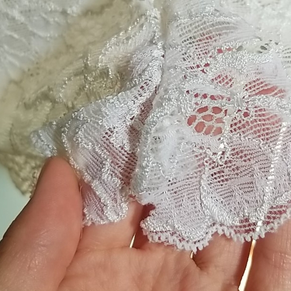 Vintage-Style Hook and Eye Closure Blouse - Picture 4 of 5